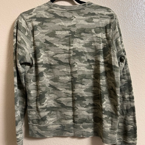 Abercrombie & Fitch kids Green Camo Sweater size 15/16 - Picture 3 of 3
